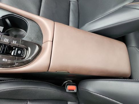 Used 2024 Toyota Crown Limited image 20