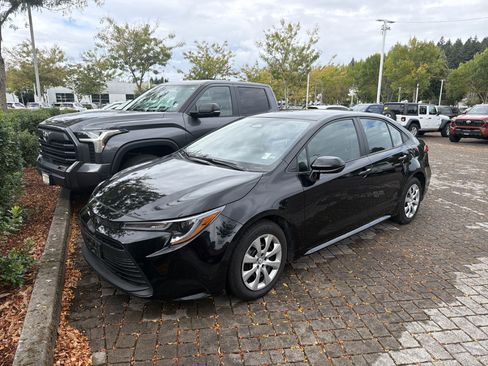 Used 2025 Toyota Corolla LE FWD image 5