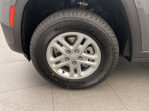 New 2025 Jeep Grand Cherokee Laredo X w/ Luxury Tech Group I image 8