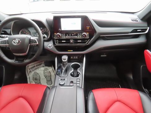 Used 2023 Toyota Highlander XSE image 26