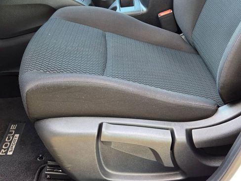 Used 2020 Nissan Rogue Sport S image 23