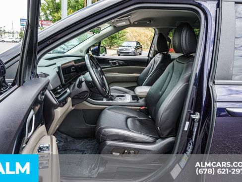 Used 2025 Kia Carnival FWD image 18