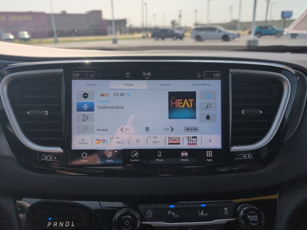 Used 2025 Chrysler Pacifica Select FWD image 27
