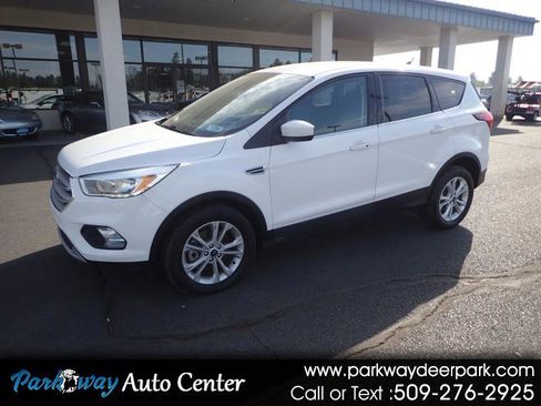 Used 2019 Ford Escape SE image 1