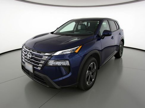 Used 2025 Nissan Rogue SV FWD image 3