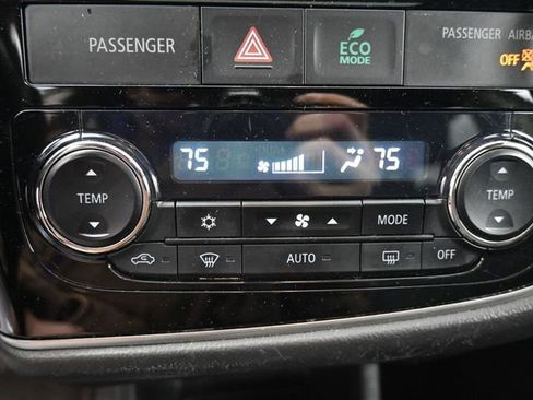 Used 2016 Mitsubishi Outlander SEL image 20