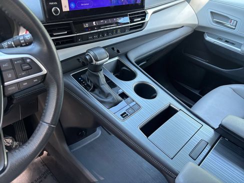 Used 2025 Toyota Sienna XLE FWD image 44