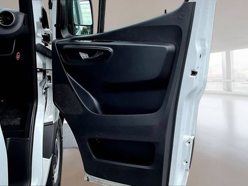 Used 2025 Mercedes-Benz Sprinter 2500 image 22