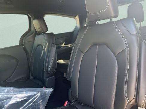 New 2026 Chrysler Pacifica Select image 22