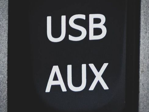 Used 2013 Toyota Corolla LE image 4