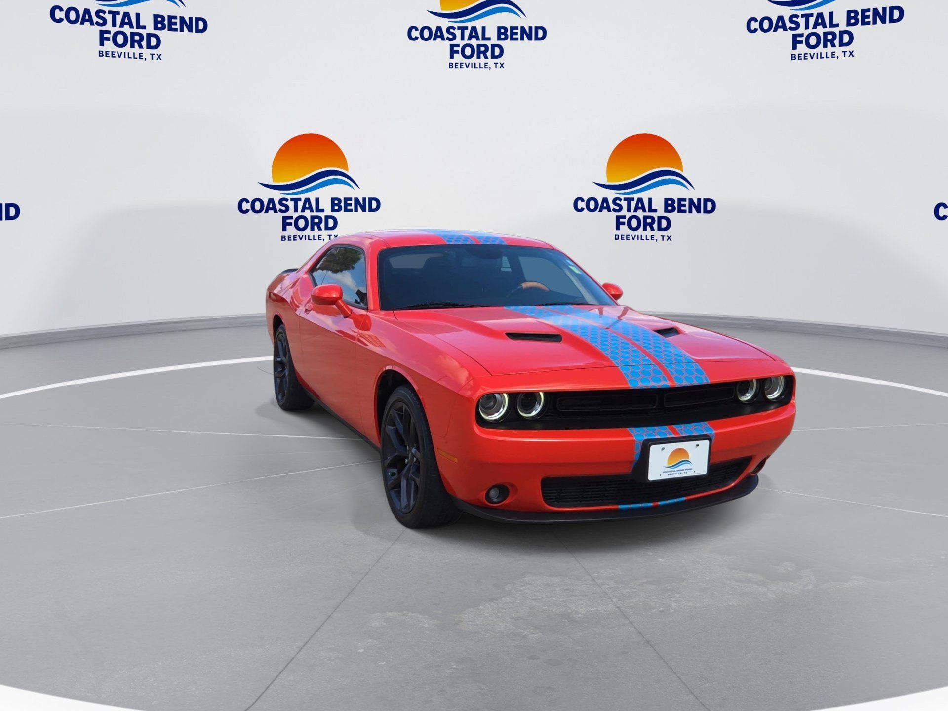 Used 2021 Dodge Challenger SXT w/ Blacktop Package RWD image 2