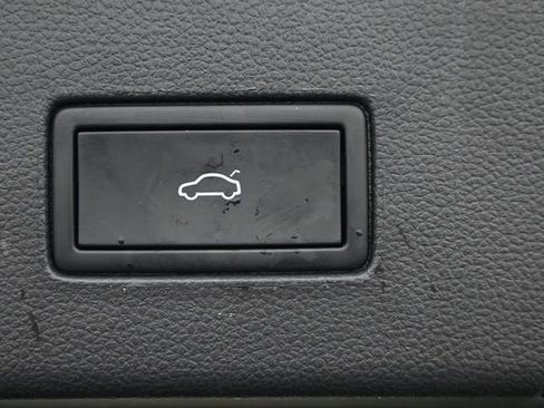 Certified 2023 Volkswagen Atlas Cross Sport SEL R-Line image 29