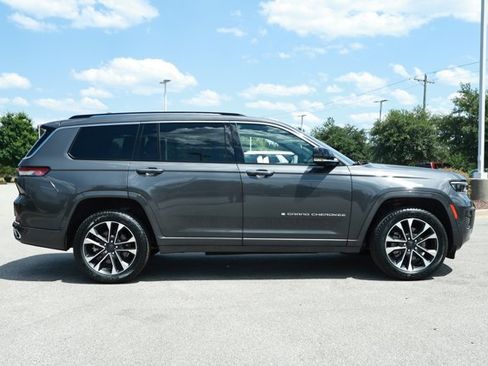 Used 2022 Jeep Grand Cherokee L Overland RWD image 4