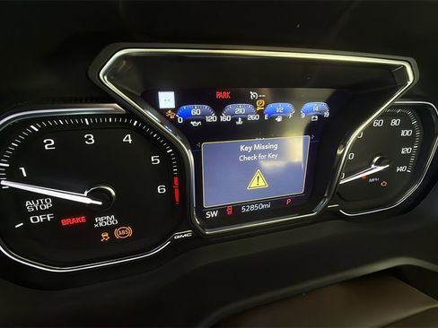 Used 2021 GMC Yukon Denali w/ Denali Premium Package image 10