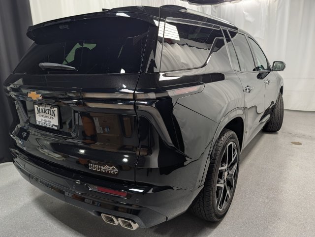 Used 2026 Chevrolet Traverse High Country w/ LPO, Floor Liner Package AWD/4WD image 3