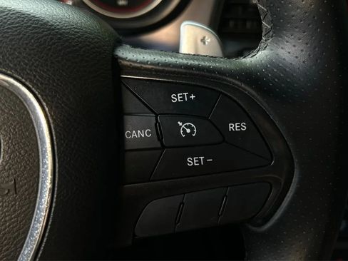 Used 2015 Dodge Challenger R/T RWD image 30
