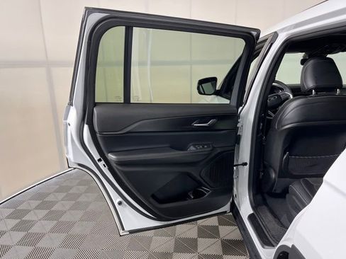 Used 2023 Jeep Grand Cherokee L Laredo image 36