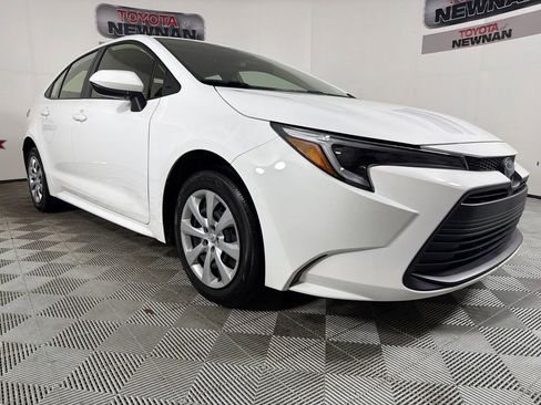 Used 2025 Toyota Corolla LE image 1