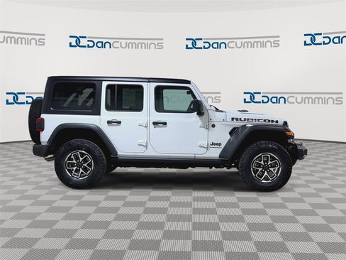 Used 2024 Jeep Wrangler Unlimited Rubicon image 2