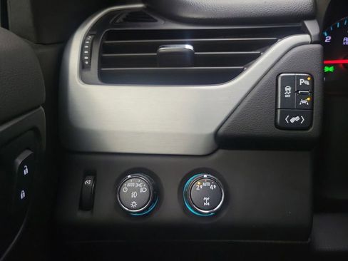 Used 2020 GMC Yukon XL SLT w/ Open Road Package image 16