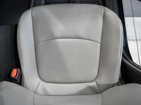 Used 2025 Toyota Sienna XLE FWD image 33