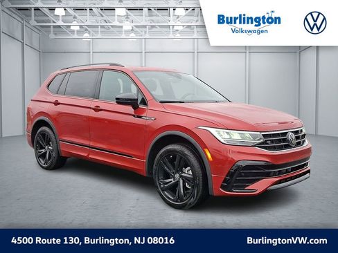 Certified 2024 Volkswagen Tiguan SE R-Line image 1