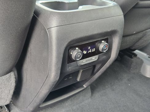 Used 2024 Chevrolet Traverse LT FWD image 32