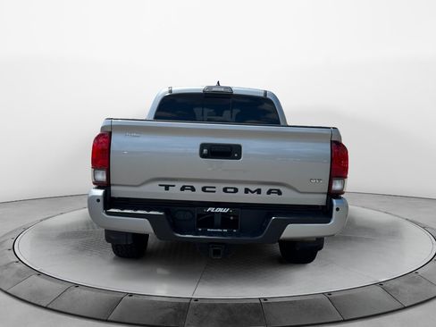 Used 2018 Toyota Tacoma TRD Sport AWD/4WD image 6