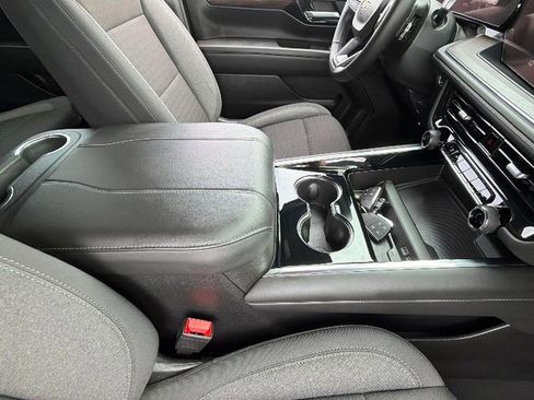 Certified 2025 Chevrolet Suburban LS RWD image 37