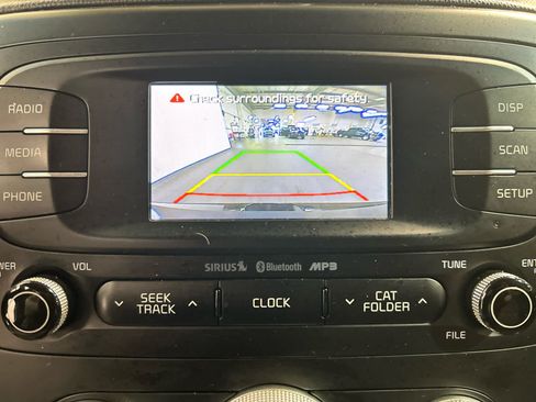 Used 2016 Kia Soul + FWD image 5