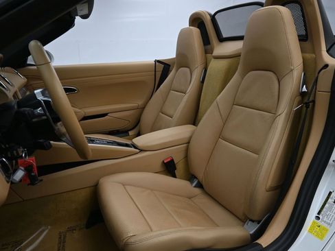 Certified 2017 Porsche 718 Boxster RWD image 5