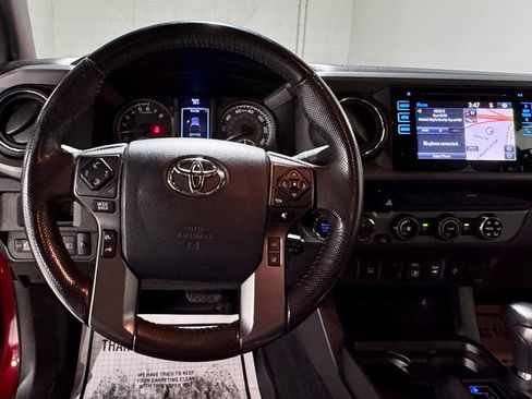 Used 2018 Toyota Tacoma TRD Off-Road image 16