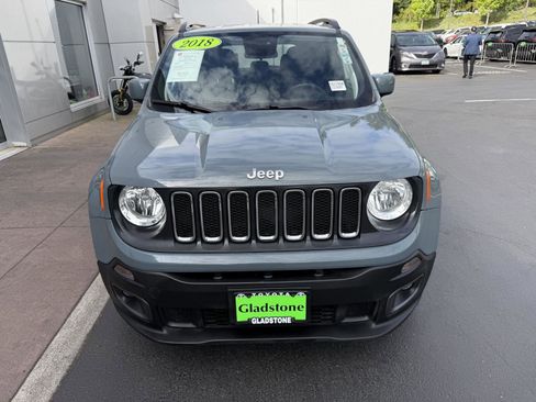 Used 2018 Jeep Renegade Latitude FWD image 8