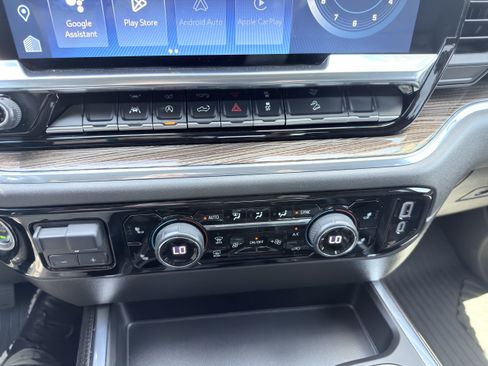 Used 2024 Chevrolet Silverado 1500 LT Trail Boss w/ Convenience Package II AWD/4WD image 37