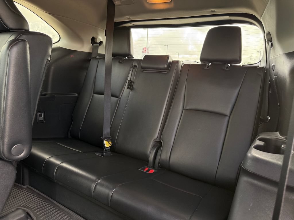Used 2021 Toyota Highlander XLE FWD image 20