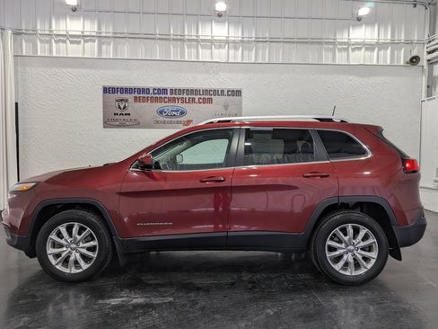 Used 2017 Jeep Cherokee Limited w/ Luxury Group image 2