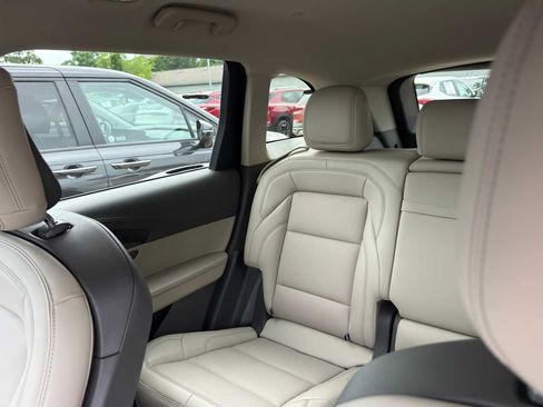 Used 2025 Lincoln Nautilus Premier AWD/4WD image 11