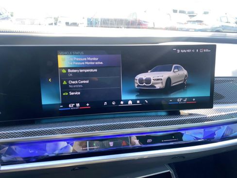 Used 2023 BMW i7 xDrive60 AWD/4WD image 8