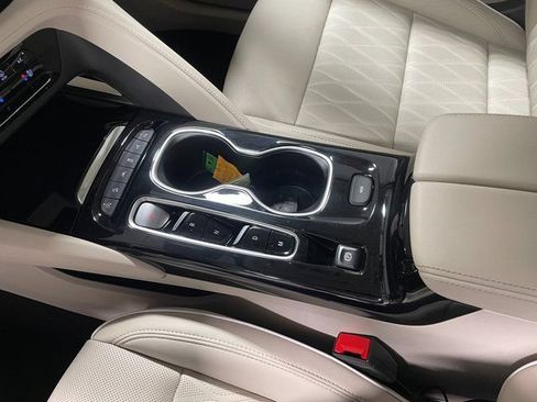Used 2023 Buick Envision Avenir AWD/4WD image 17