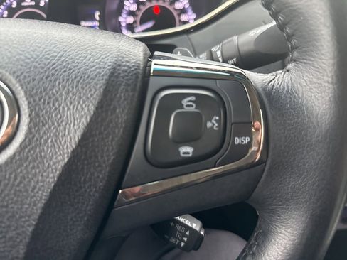 Used 2016 Toyota Avalon XLE image 23