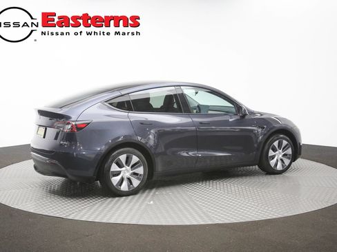 Used 2024 Tesla Model Y 2WD image 32