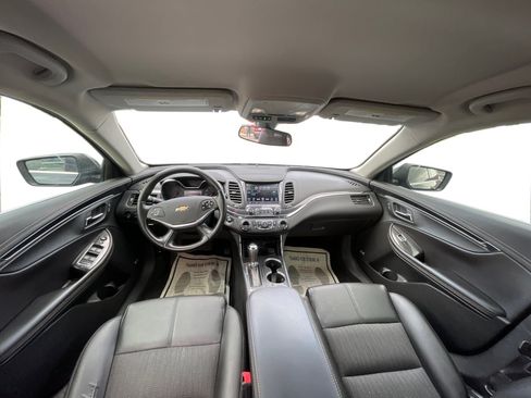 Used 2018 Chevrolet Impala LT w/ LT Entertainment Package FWD image 12