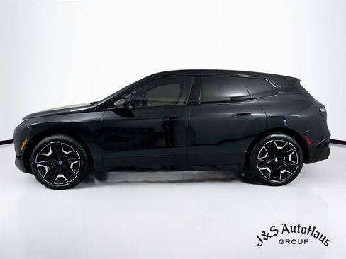 Used 2024 BMW iX xDrive50 w/ Sport Package AWD/4WD image 4