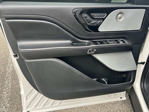 Used 2021 Lincoln Aviator Reserve AWD/4WD image 18