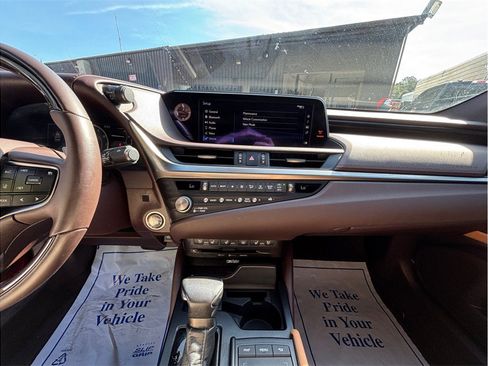 Used 2021 Lexus ES 350 Ultra Luxury w/ Accessory Package 2 FWD image 11