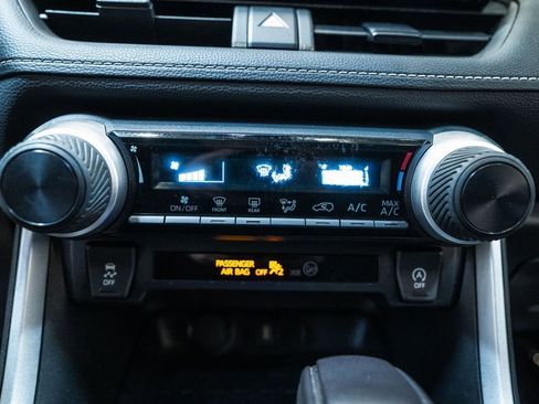 Used 2021 Toyota RAV4 LE image 20