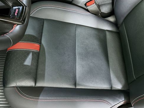 Used 2025 Chevrolet Traverse RS image 21