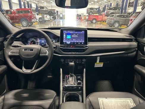 New 2025 Jeep Compass Latitude w/ Sun & Sound Group image 23