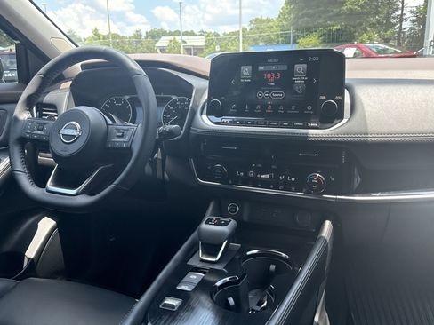 Certified 2023 Nissan Rogue SL w/ SL Premium Package FWD image 3