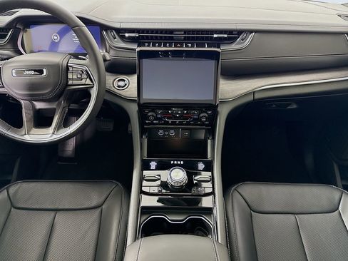 Used 2025 Jeep Grand Cherokee L Overland image 14